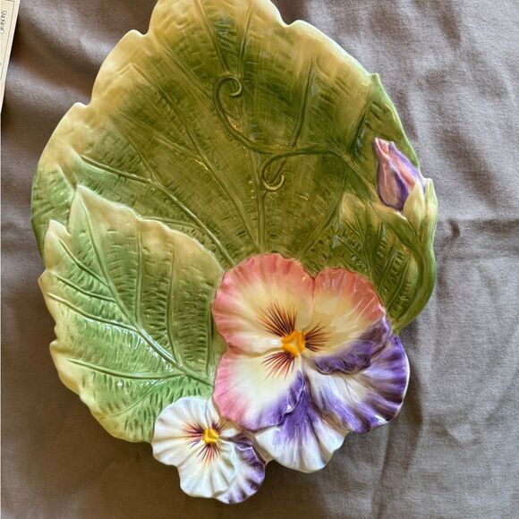 Fitz and Floyd Green Leaf Plate with Floral Accents - Picture 1 of 4
